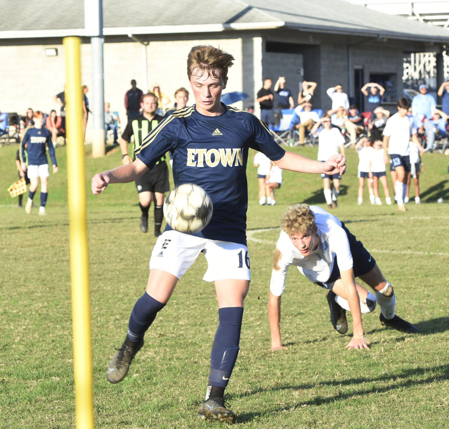 E’town takes district title over Central